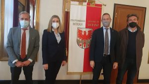 10.12.2021 Monica Devilli, Stefano Ruele e Umberto Carrescia incontrano Dario Dal Medico, sindaco di Merano.
